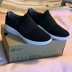 These are the Kayleigh band slip on everyday sneakers.